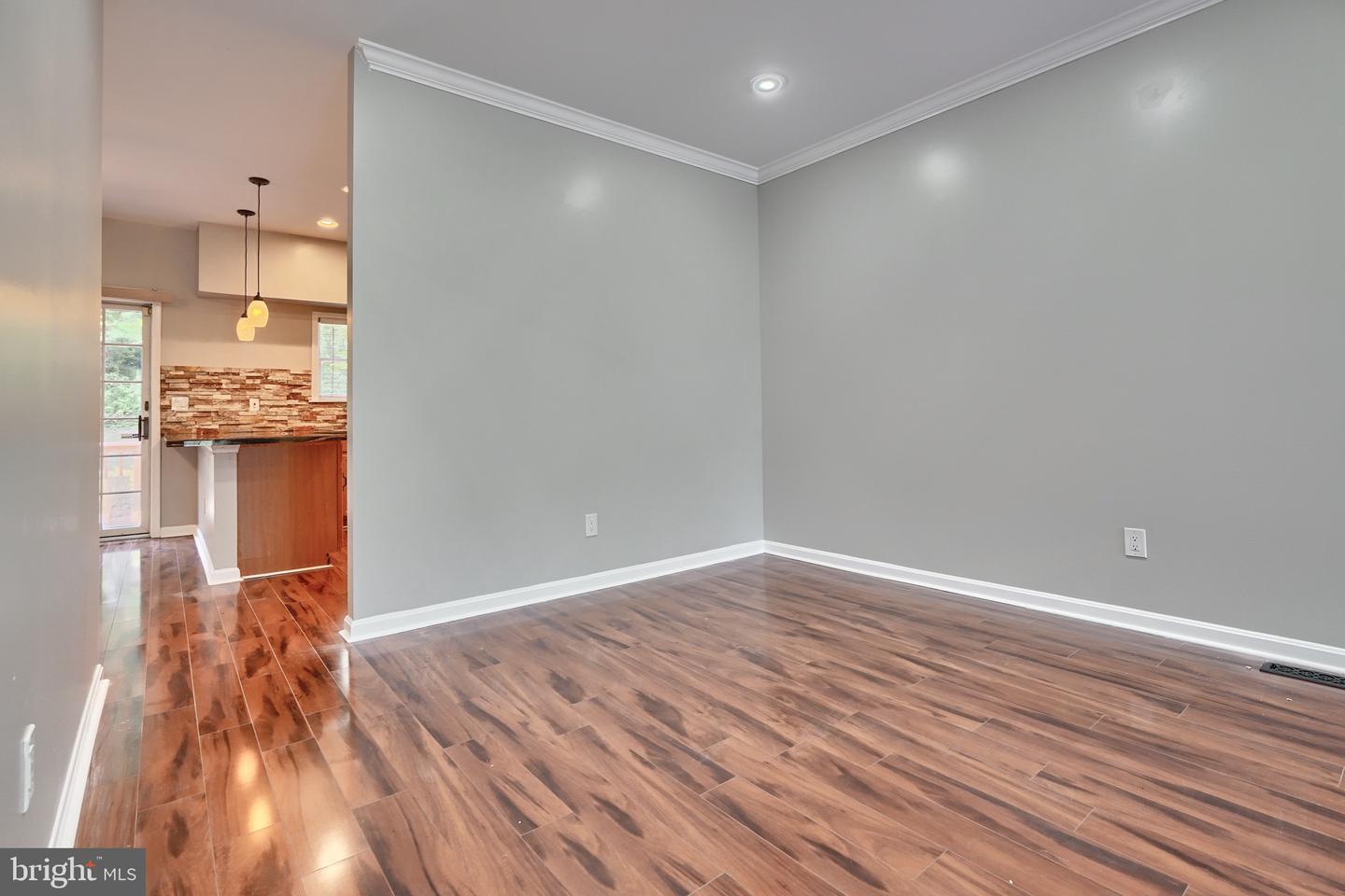 Photo 8 of 45 of 34 Goucher Woods Ct townhome