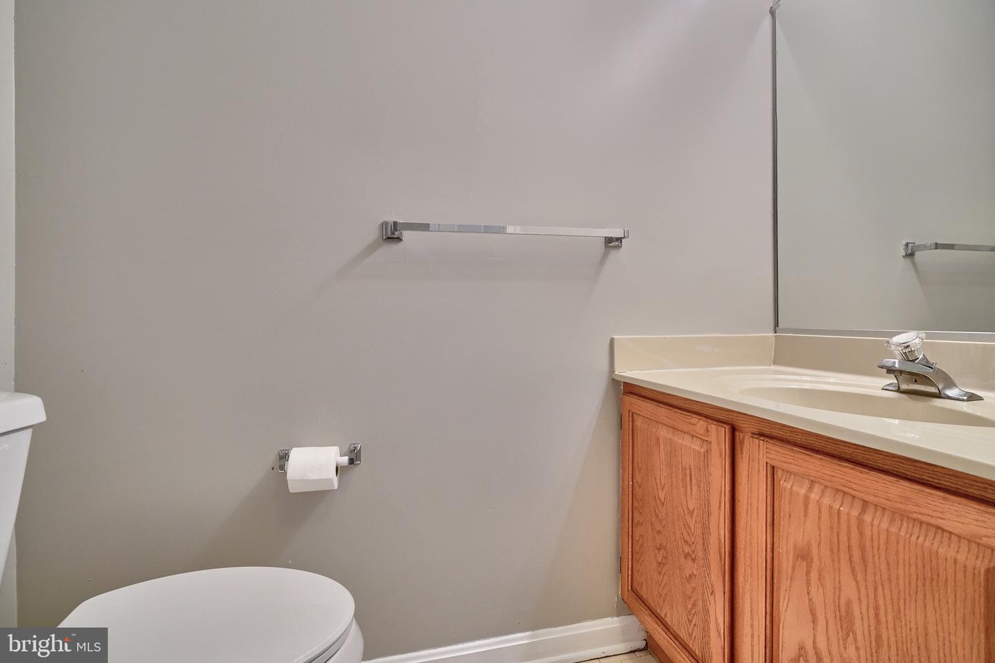 Photo 18 of 45 of 34 Goucher Woods Ct townhome