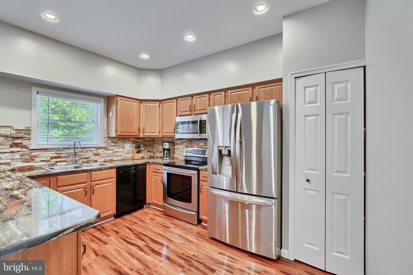 Photo 12 of 45 of 34 Goucher Woods Ct townhome