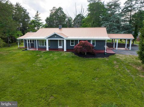 Single Family Residence in Strasburg VA 565 Burgess STREET.jpg