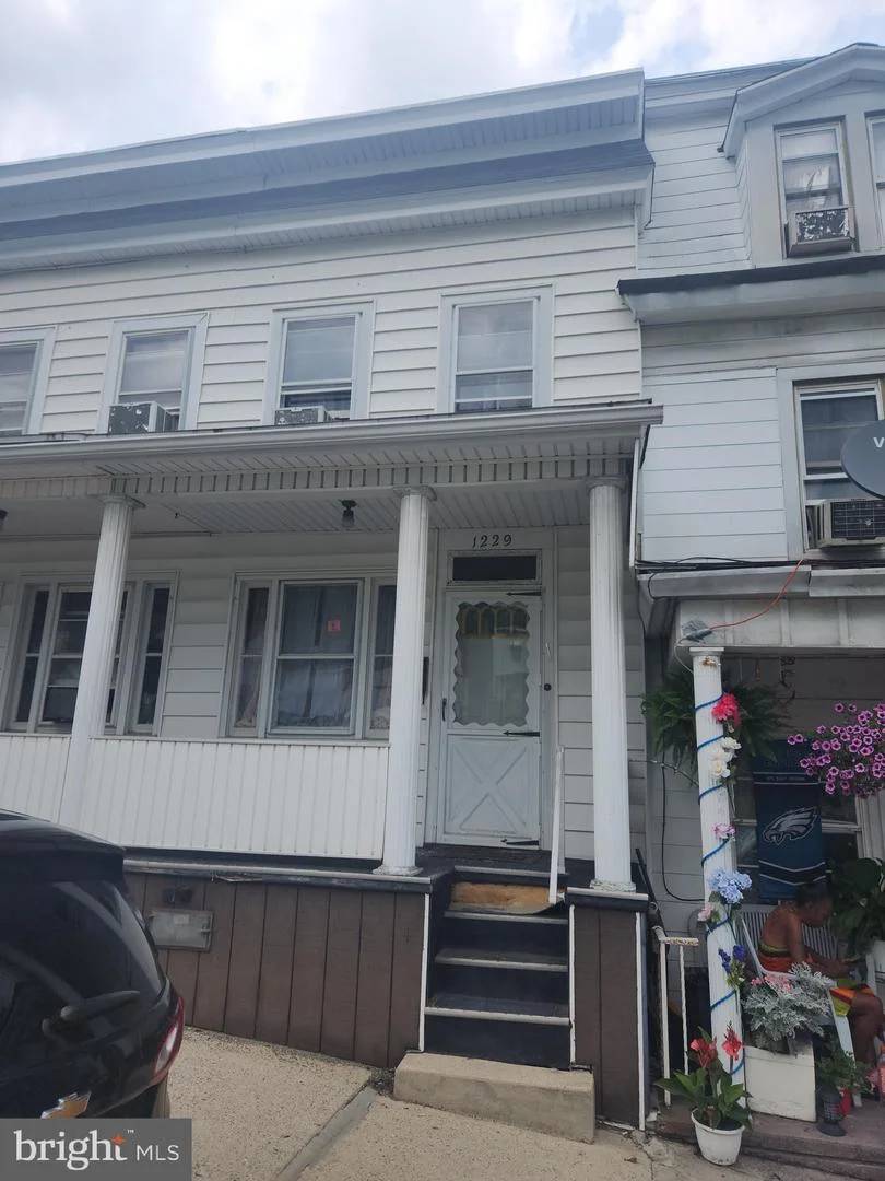 1229 W Walnut Street