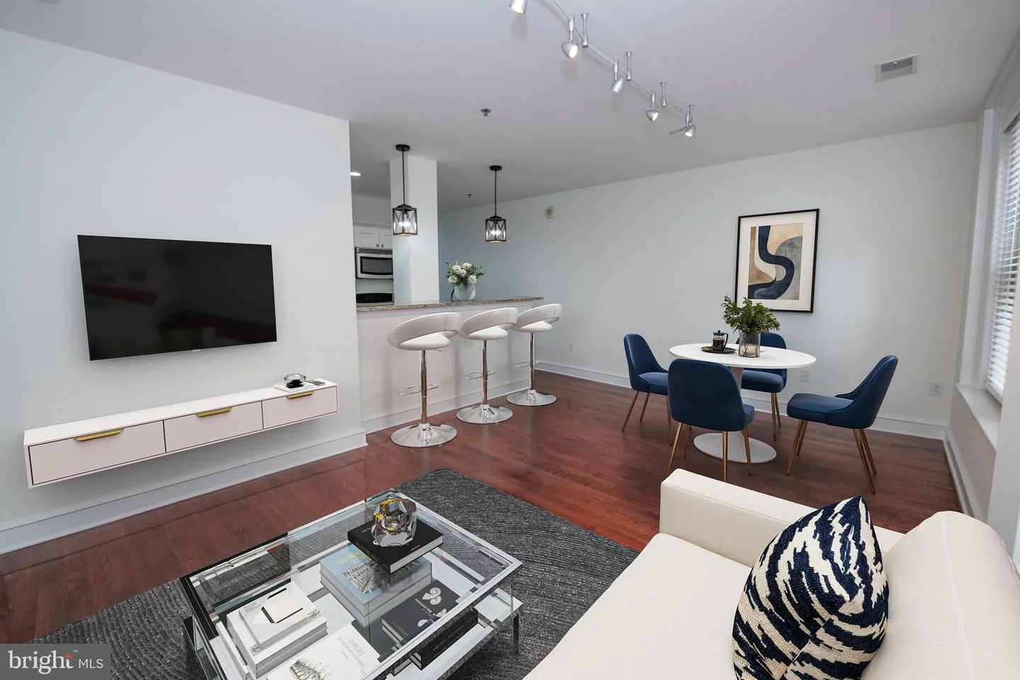 1811 Chestnut Street Unit 707