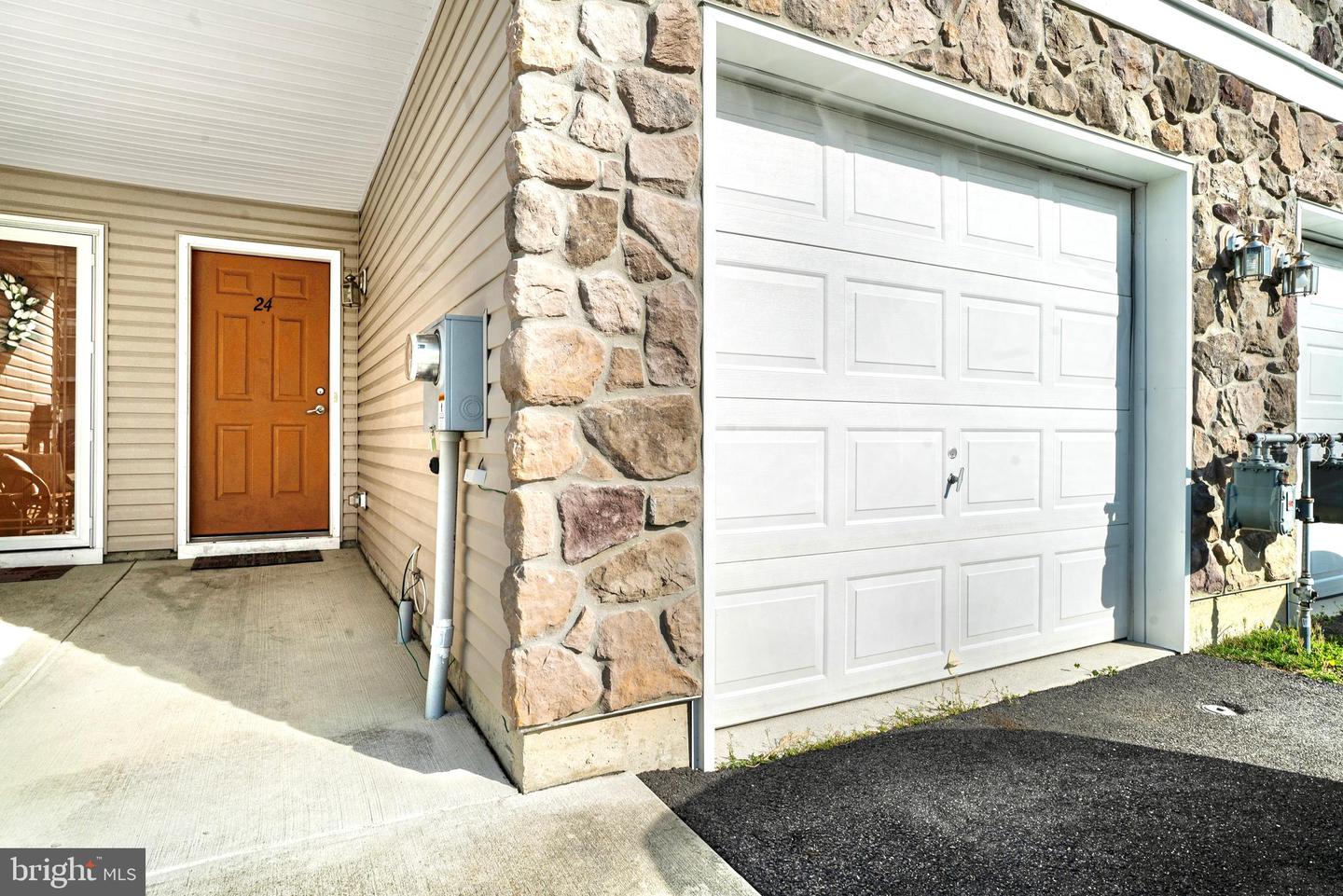Photo 3 of 24 of 24 Rowand Way E townhome