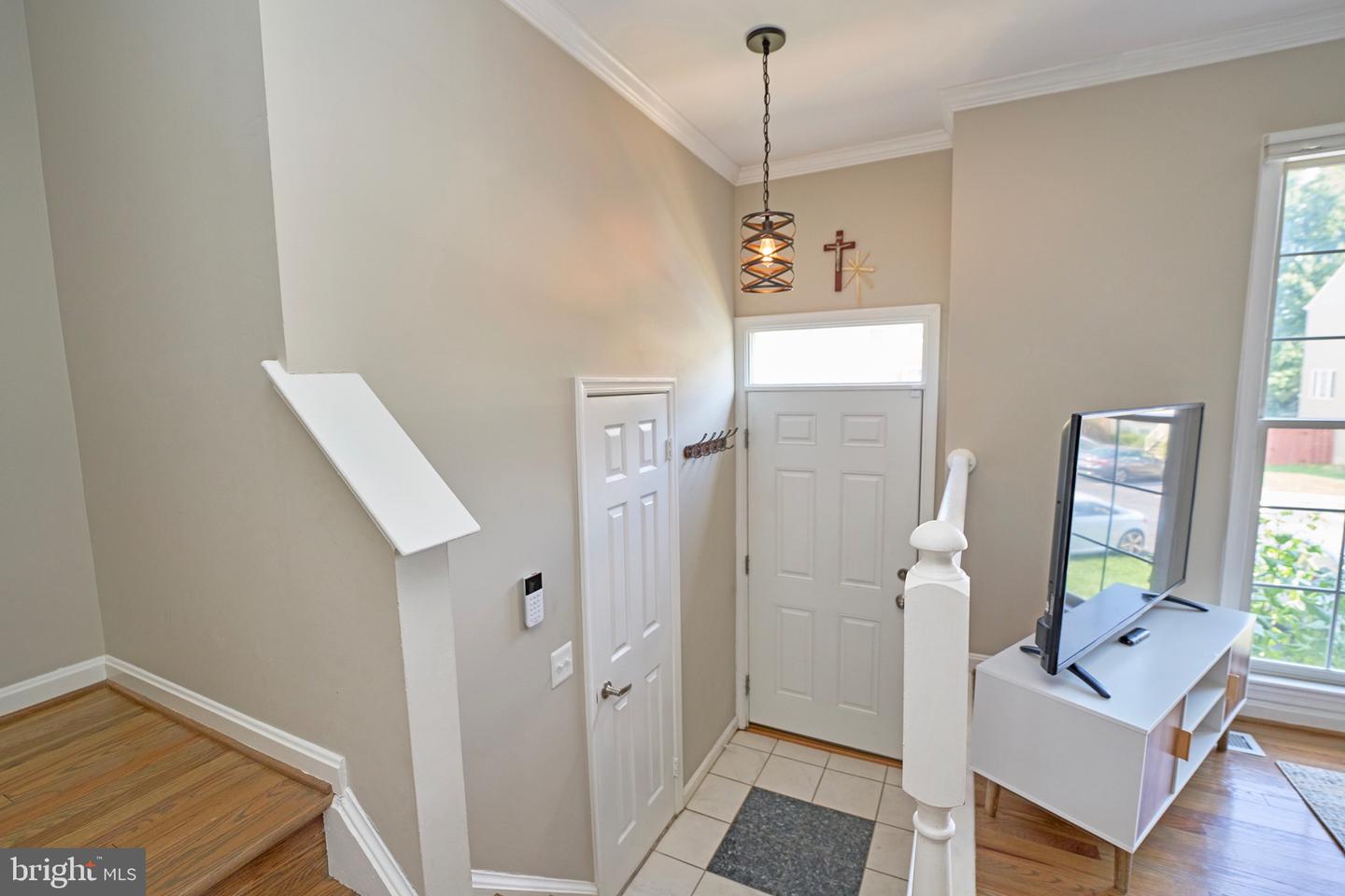 Photo 3 of 33 of 1264 Bond St townhome
