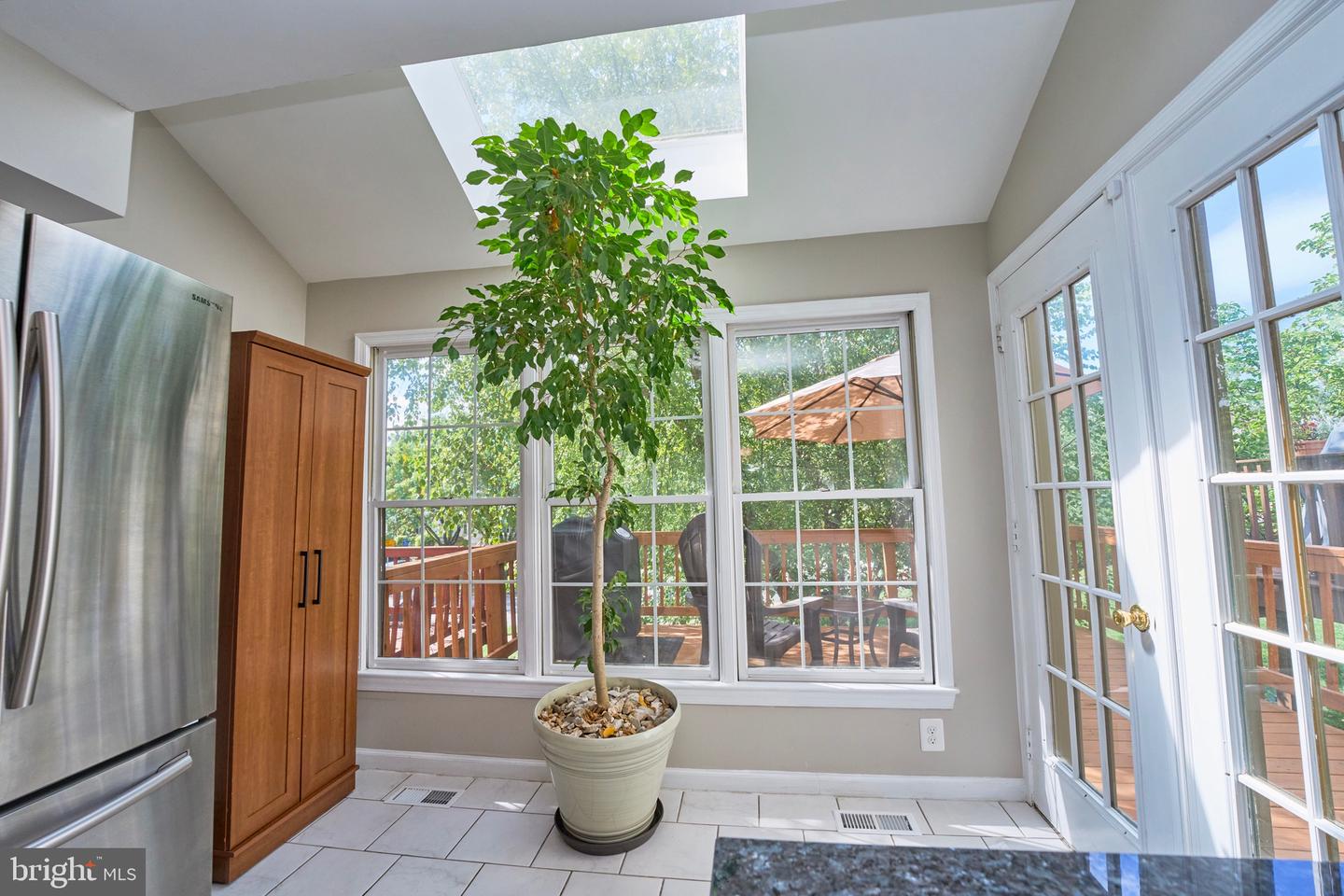 Photo 9 of 33 of 1264 Bond St townhome
