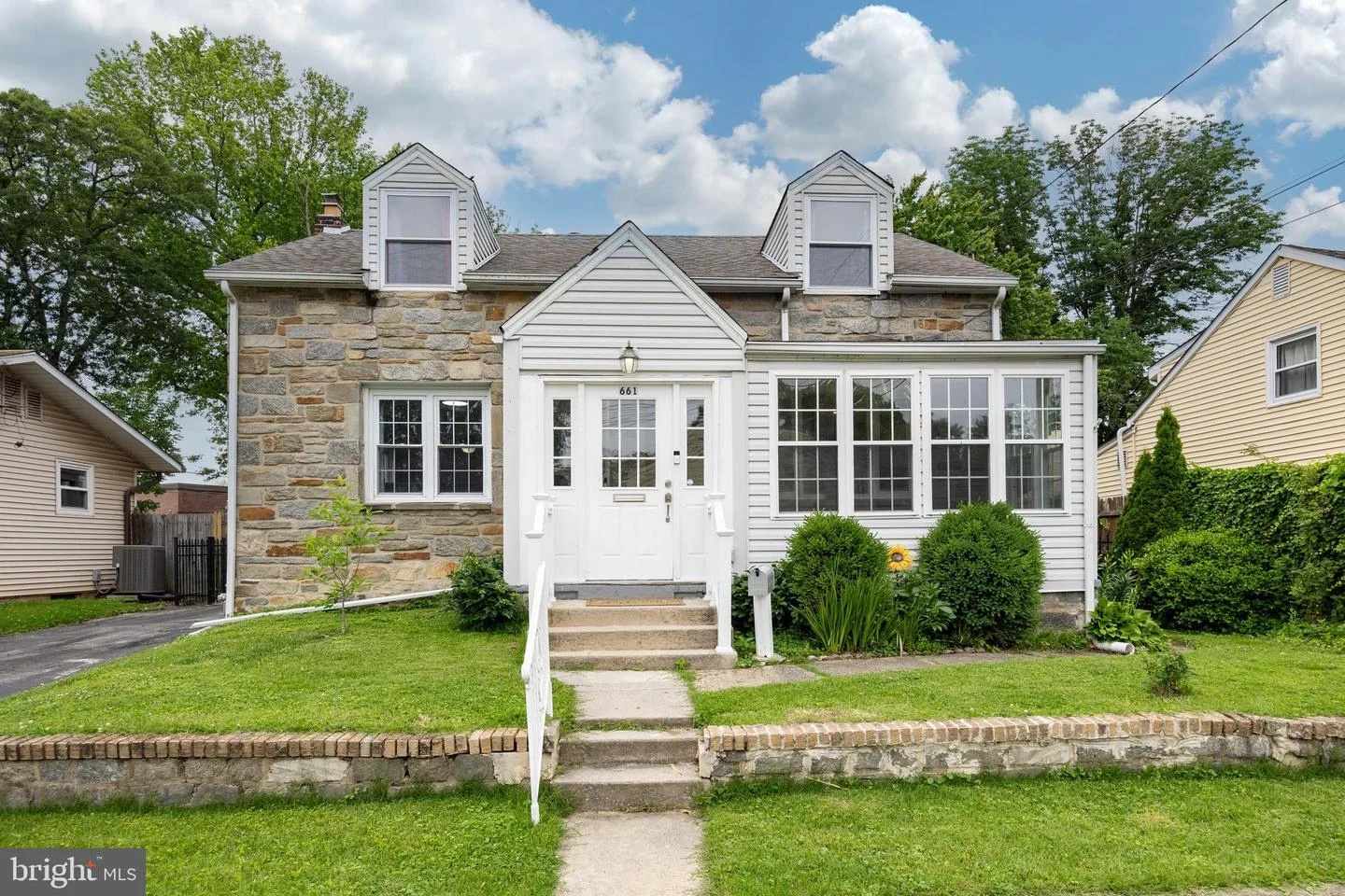 661 Schoolside Lane