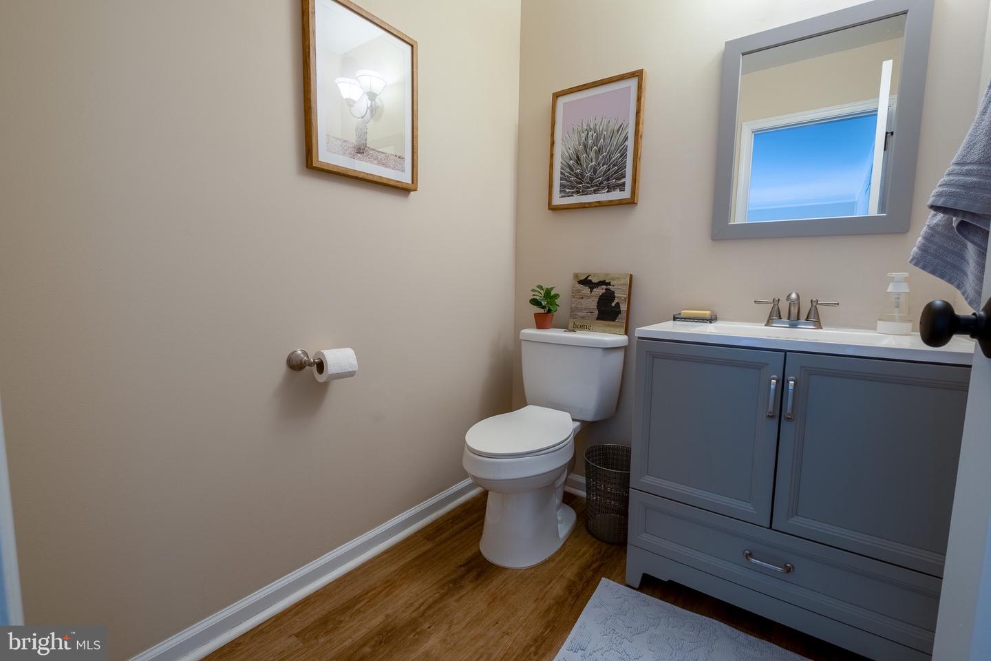 Photo 7 of 32 of 207 Windsor Ct townhome