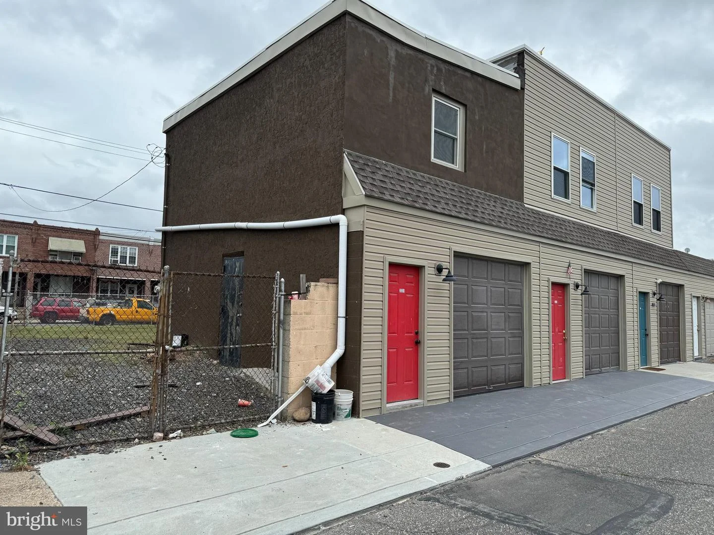 3329 E Thompson Street