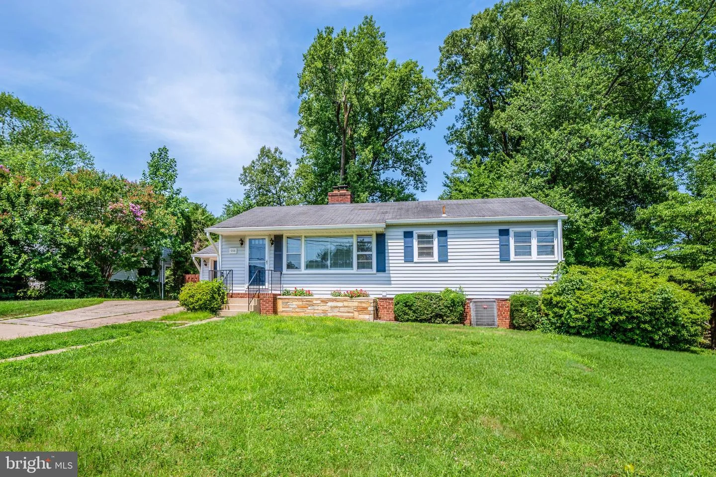 998 N Roosevelt Street, Falls Church, VA, 22046