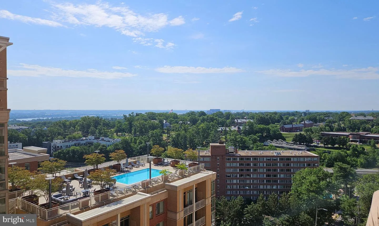 1301 N Courthouse Road Unit 1612