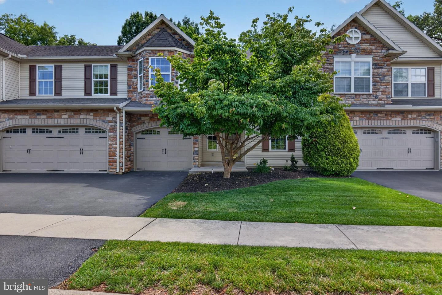 103 Pin Oak Court
