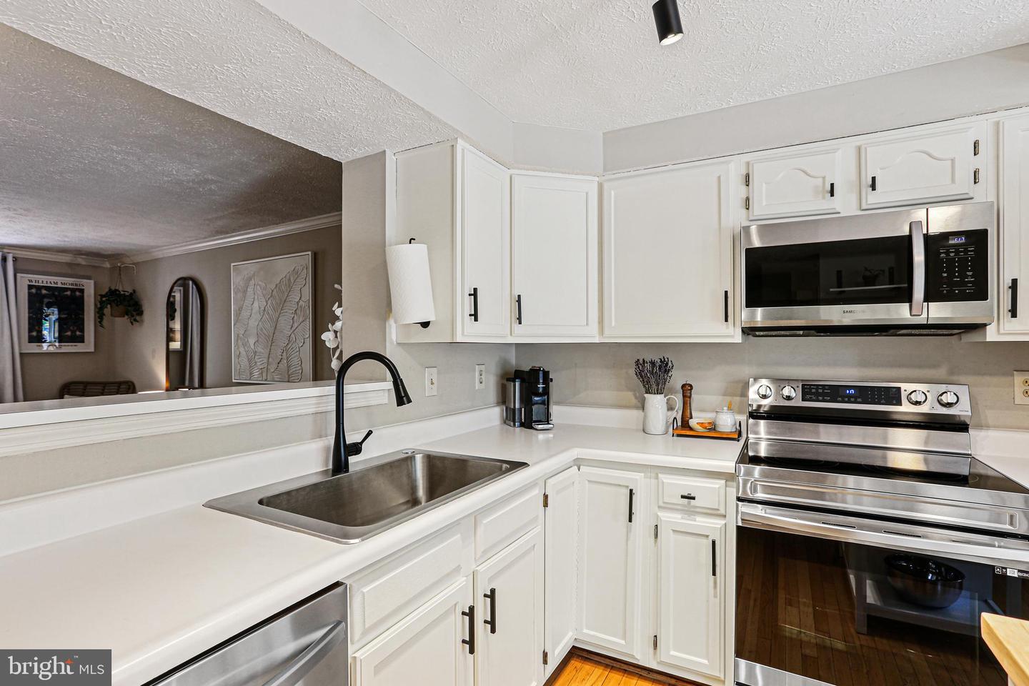 Photo 8 of 34 of 6045 Shepherd Sq #93 townhome