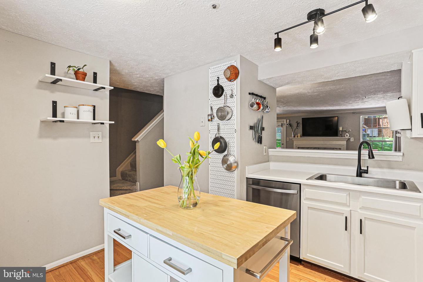 Photo 10 of 34 of 6045 Shepherd Sq #93 townhome