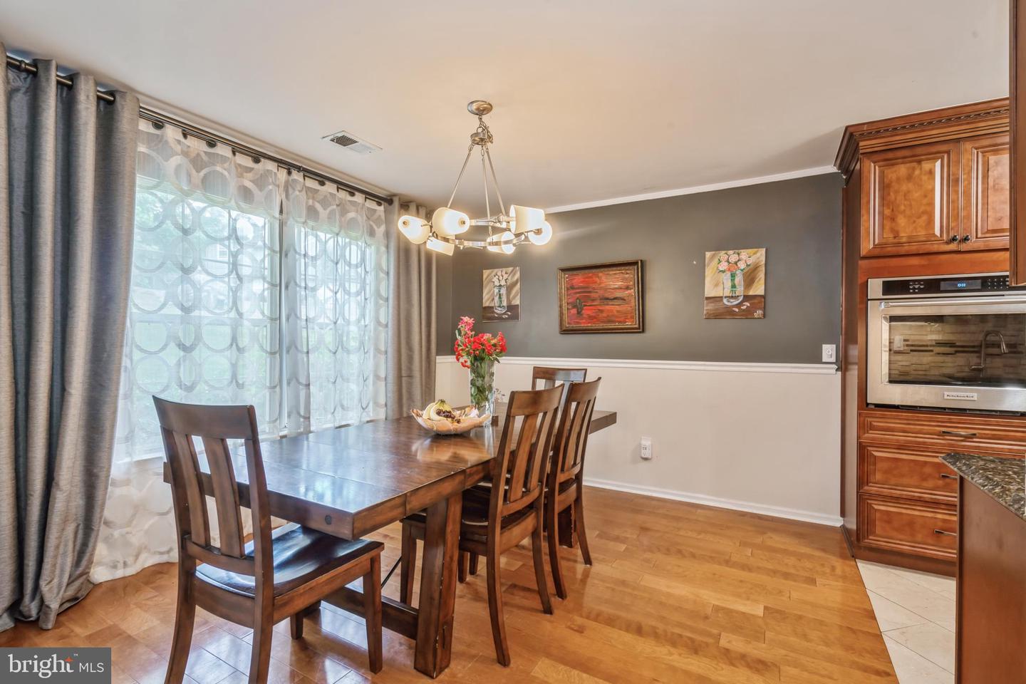 Photo 8 of 32 of 25f-F Chestnut Ct #F townhome