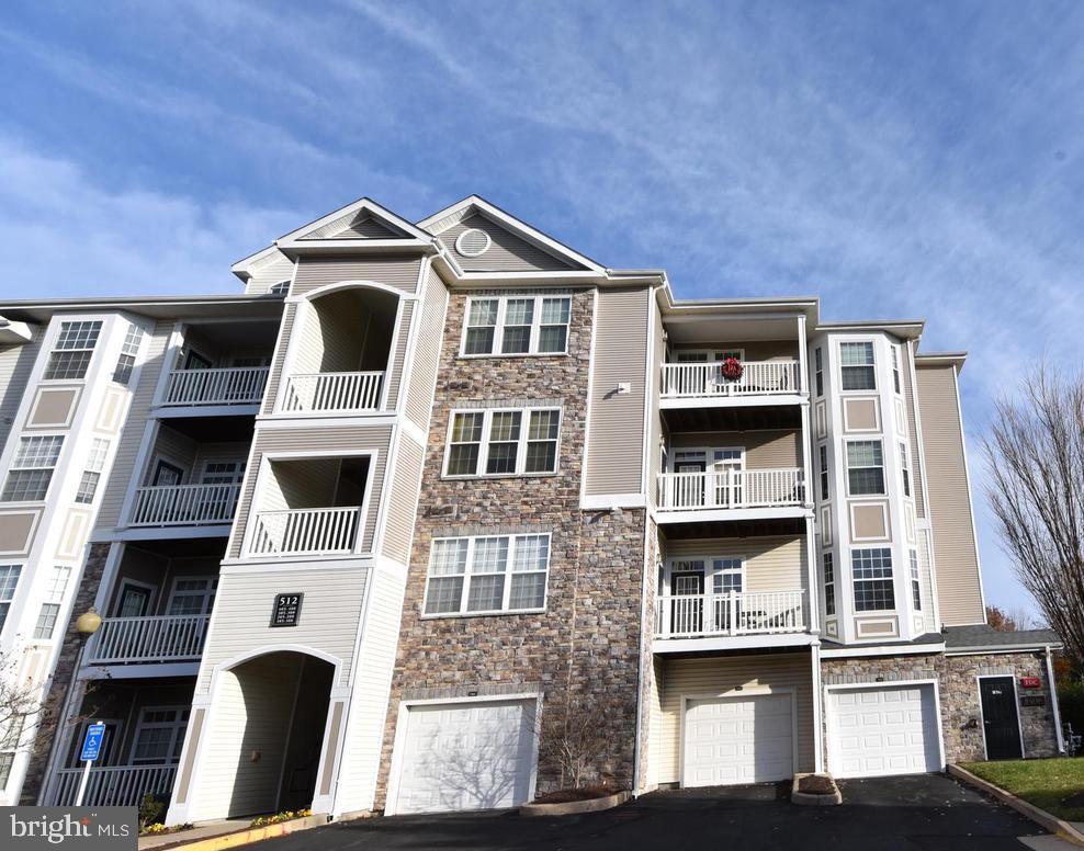 512 Sunset View Ter SE #204