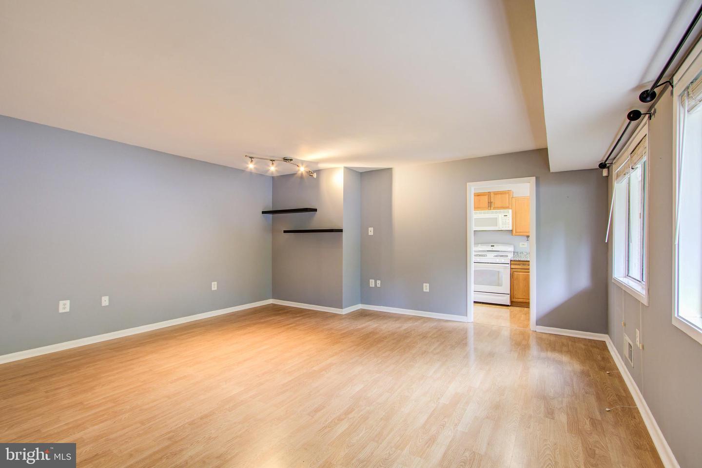 Photo 8 of 38 of 10620 WEYMOUTH ST #1 condo