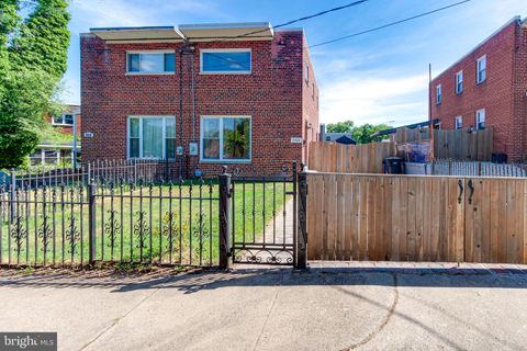 Duplex in Alexandria VA 3904 Duke STREET.jpg