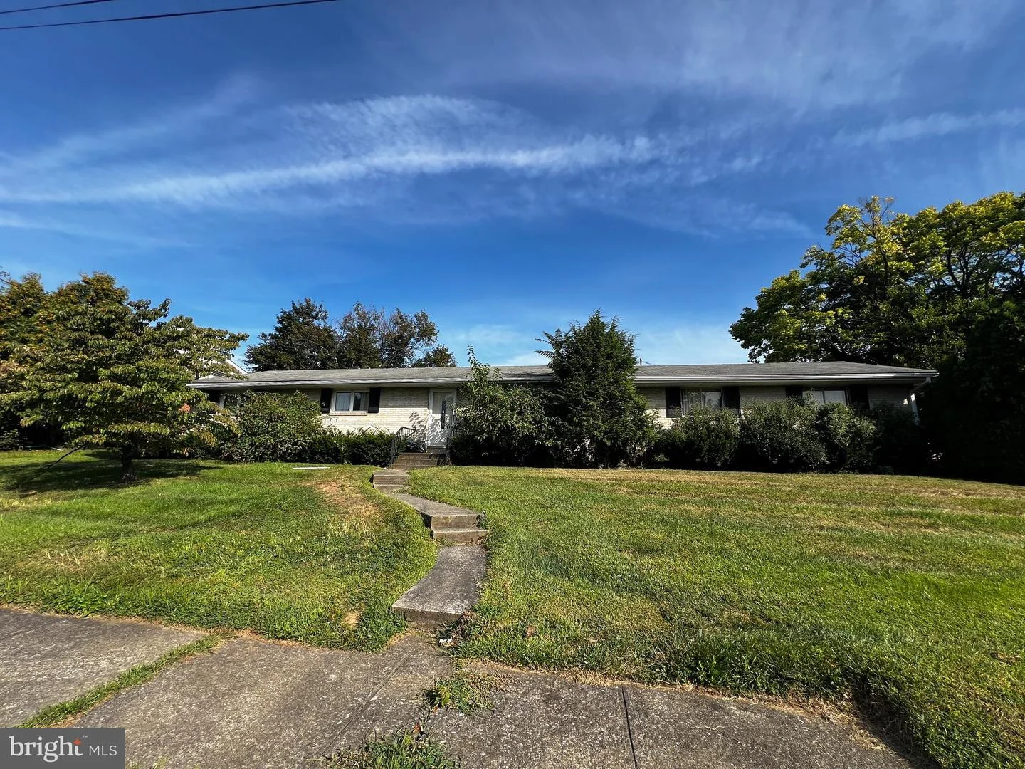 1417 W Woodlawn Street
