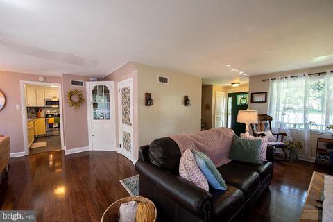 Single Family Residence in Lancaster PA 206 Meadia AVENUE 8.jpg