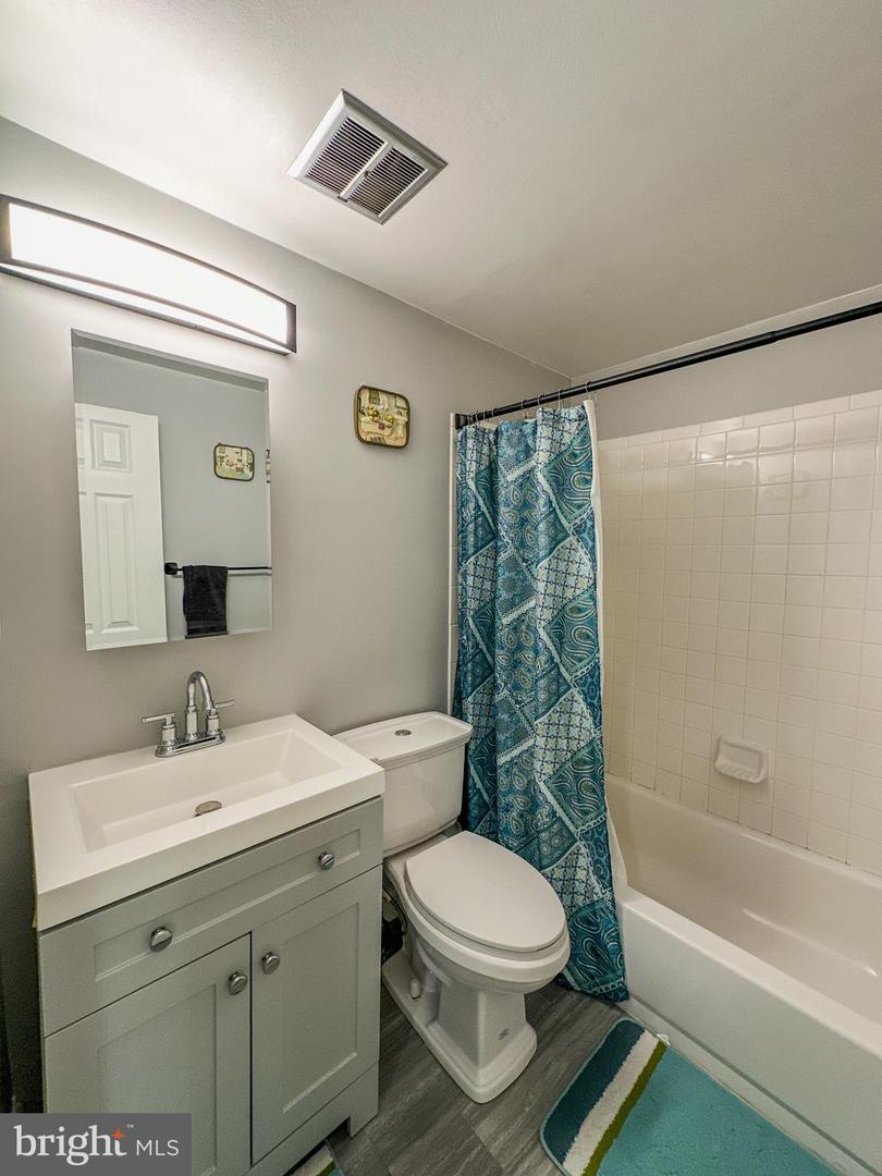 Photo 9 of 20 of 4313 Kentland Dr house