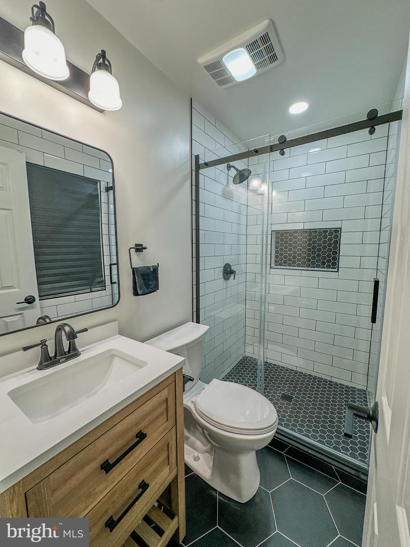 Photo 5 of 20 of 4313 Kentland Dr house