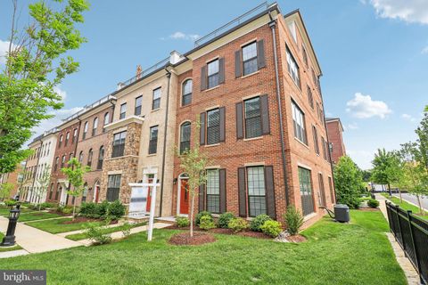 Townhouse in National Harbor MD 523 Triggerfish DRIVE.jpg