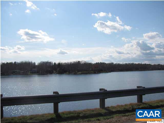 Photo 24 of 36 of 40 Riverside Dr #Lm 48/6 house