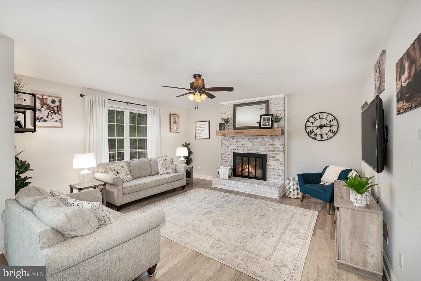 Photo 5 of 36 of 1200 Queensway Ct house