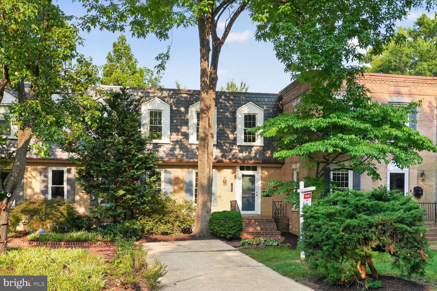 1303 N Lynnbrook Drive N, Arlington, VA, 22201