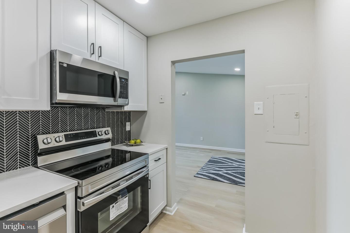 Photo 11 of 33 of 8301 Canning Ter townhome