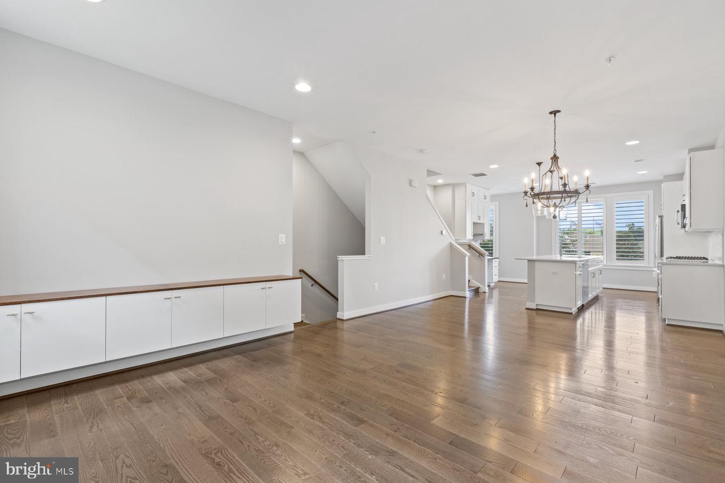 Photo 9 of 55 of 16588 Crabbs Branch Way townhome