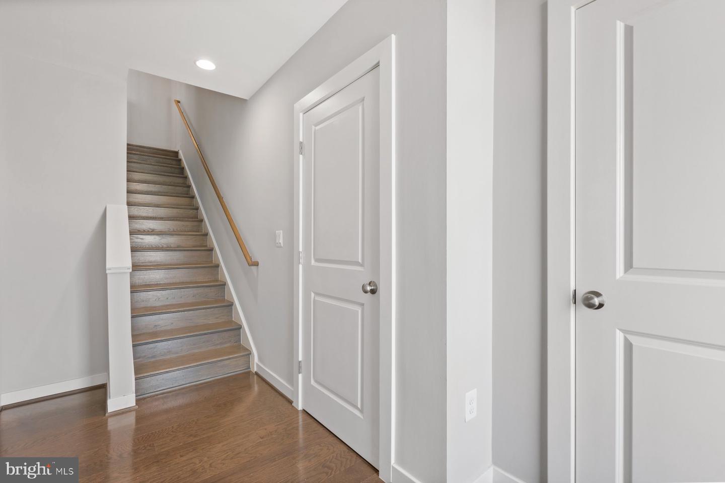 Photo 2 of 55 of 16588 Crabbs Branch Way townhome