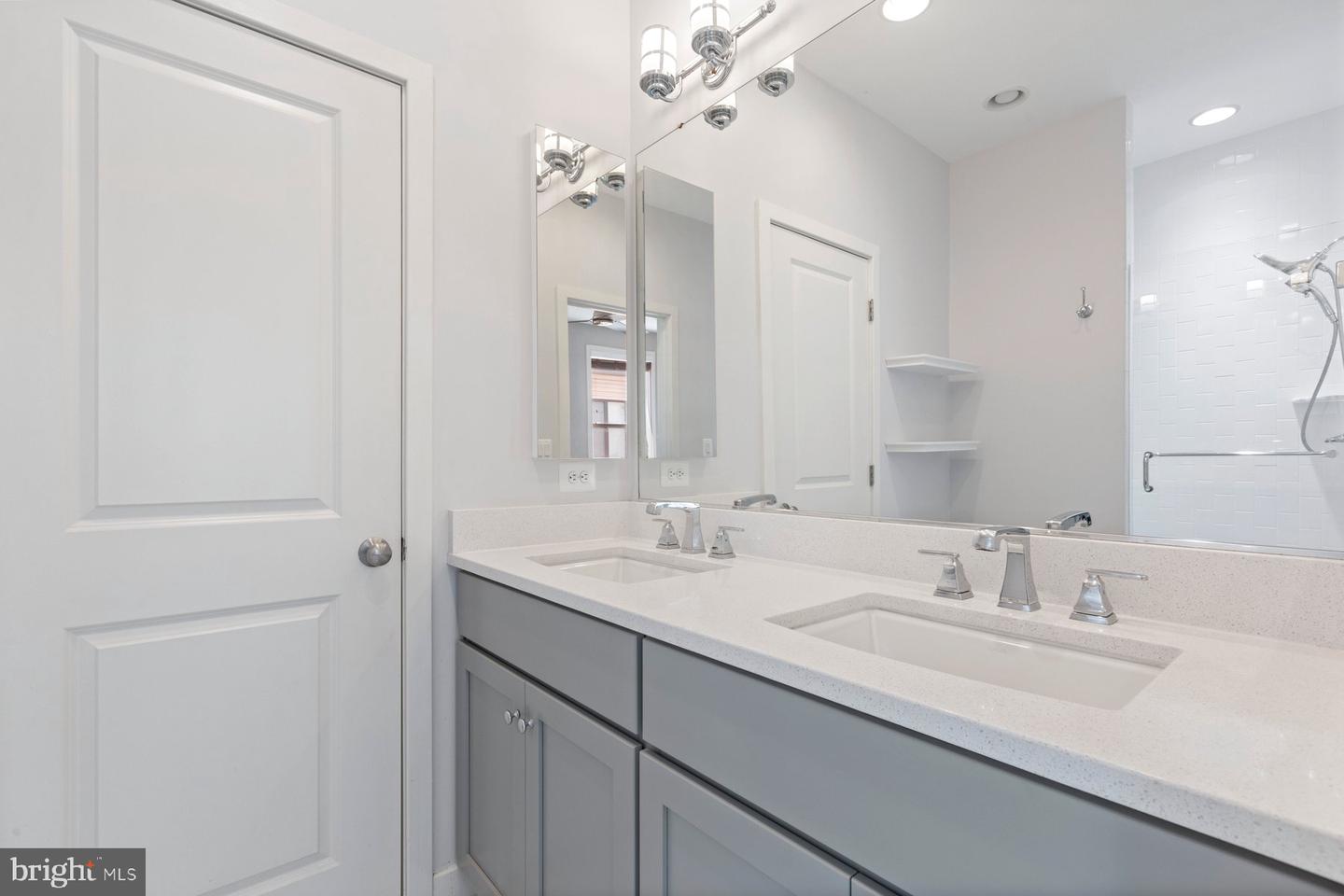 Photo 34 of 55 of 16588 Crabbs Branch Way townhome