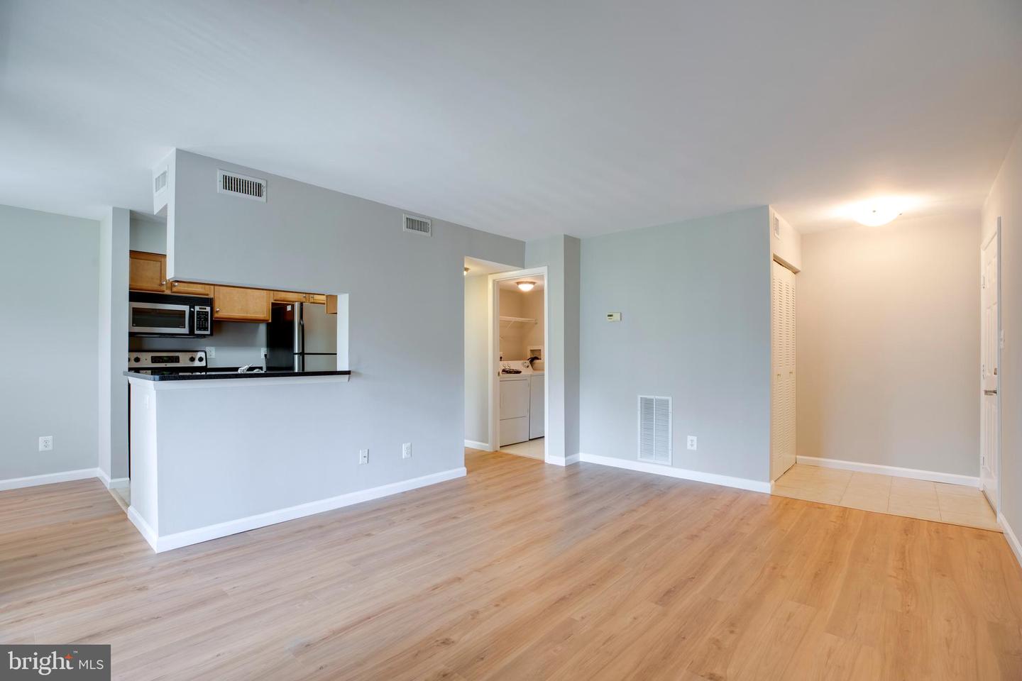 Photo 3 of 24 of 11653 Gas Light Ct #11653i condo