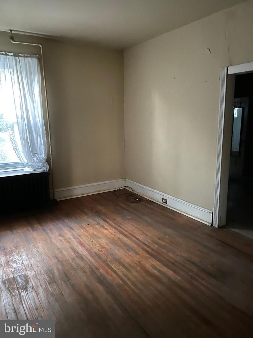Photo 6 of 14 of 2305 N Monroe St townhome