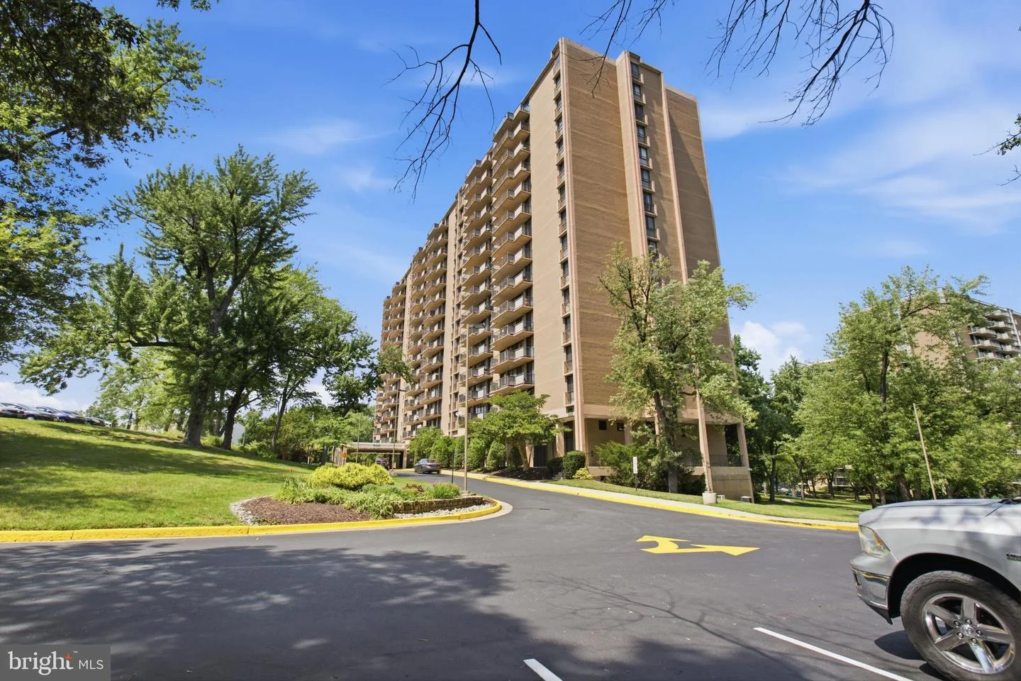 6100 Westchester Park Drive Unit T8