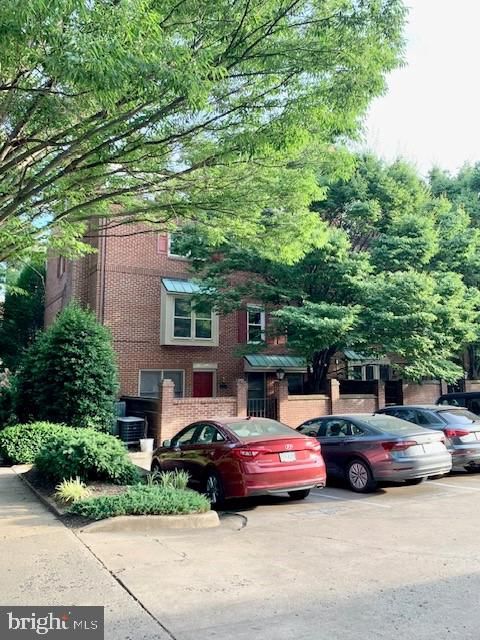 Condominium in Arlington VA 1122 Taylor STREET.jpg