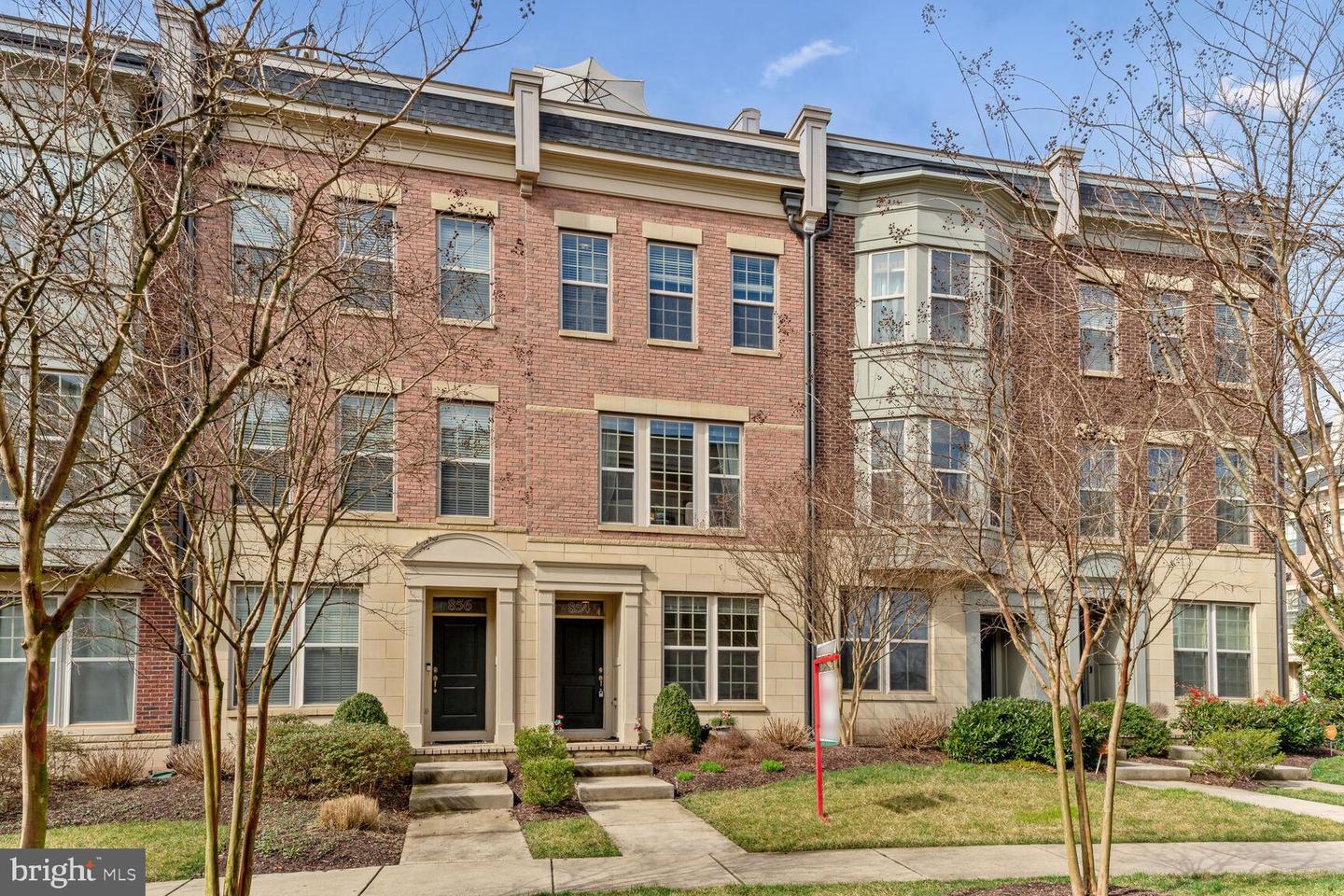 View Oxon Hill, MD 20745 townhome