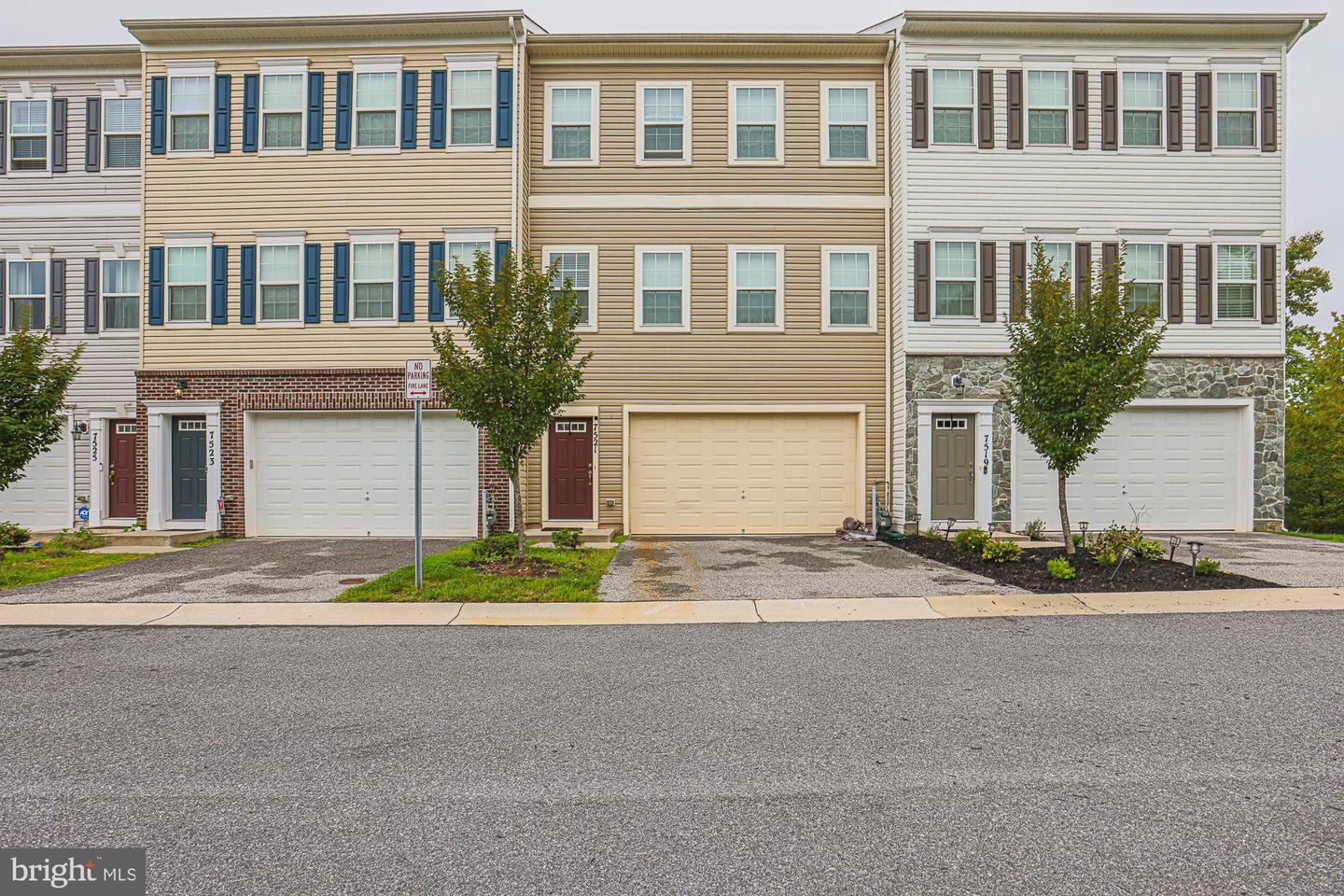 Photo 4 of 44 of 7521 Resch Loop townhome