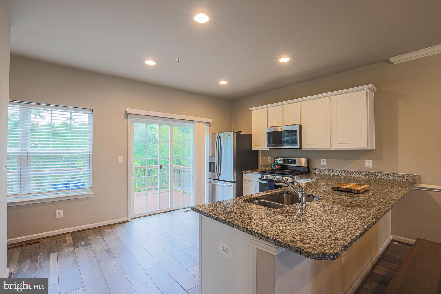 Photo 10 of 44 of 7521 Resch Loop townhome