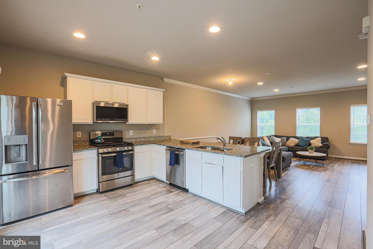 Photo 8 of 44 of 7521 Resch Loop townhome