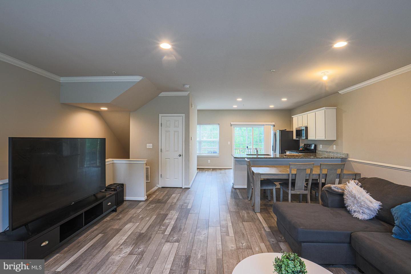 Photo 18 of 44 of 7521 Resch Loop townhome