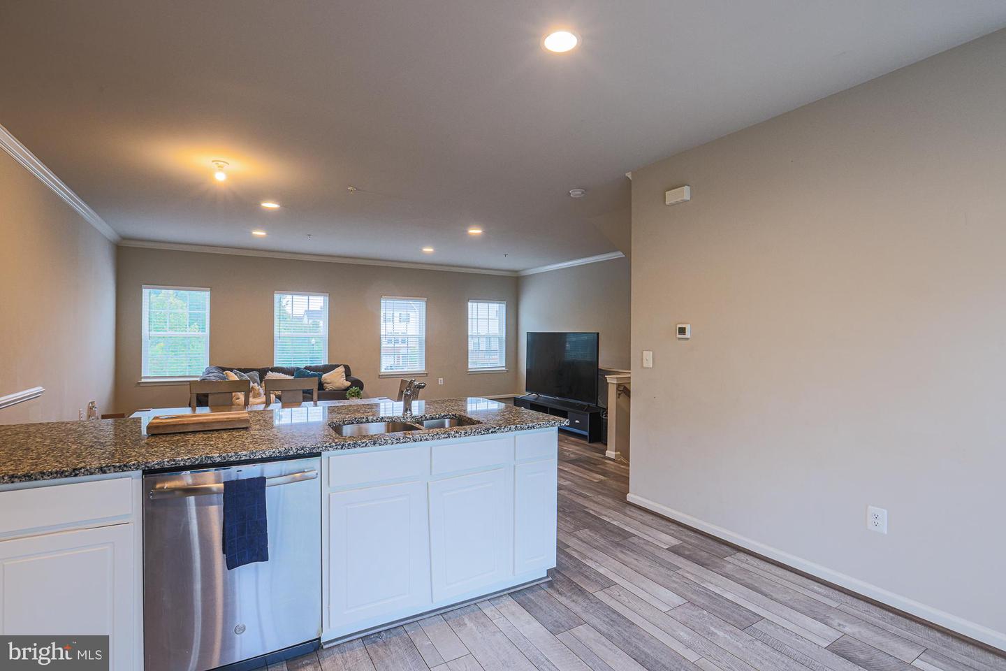 Photo 6 of 44 of 7521 Resch Loop townhome