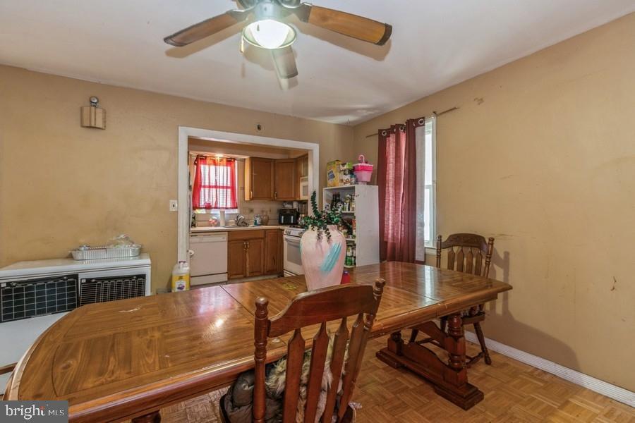 Photo 9 of 25 of 121 W Batten Ave house