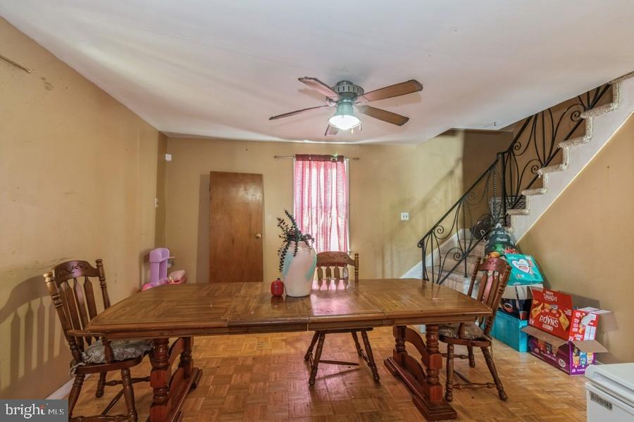 Photo 11 of 25 of 121 W Batten Ave house