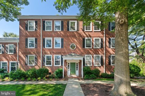 Condominium in Arlington VA 2960 Columbus STREET.jpg