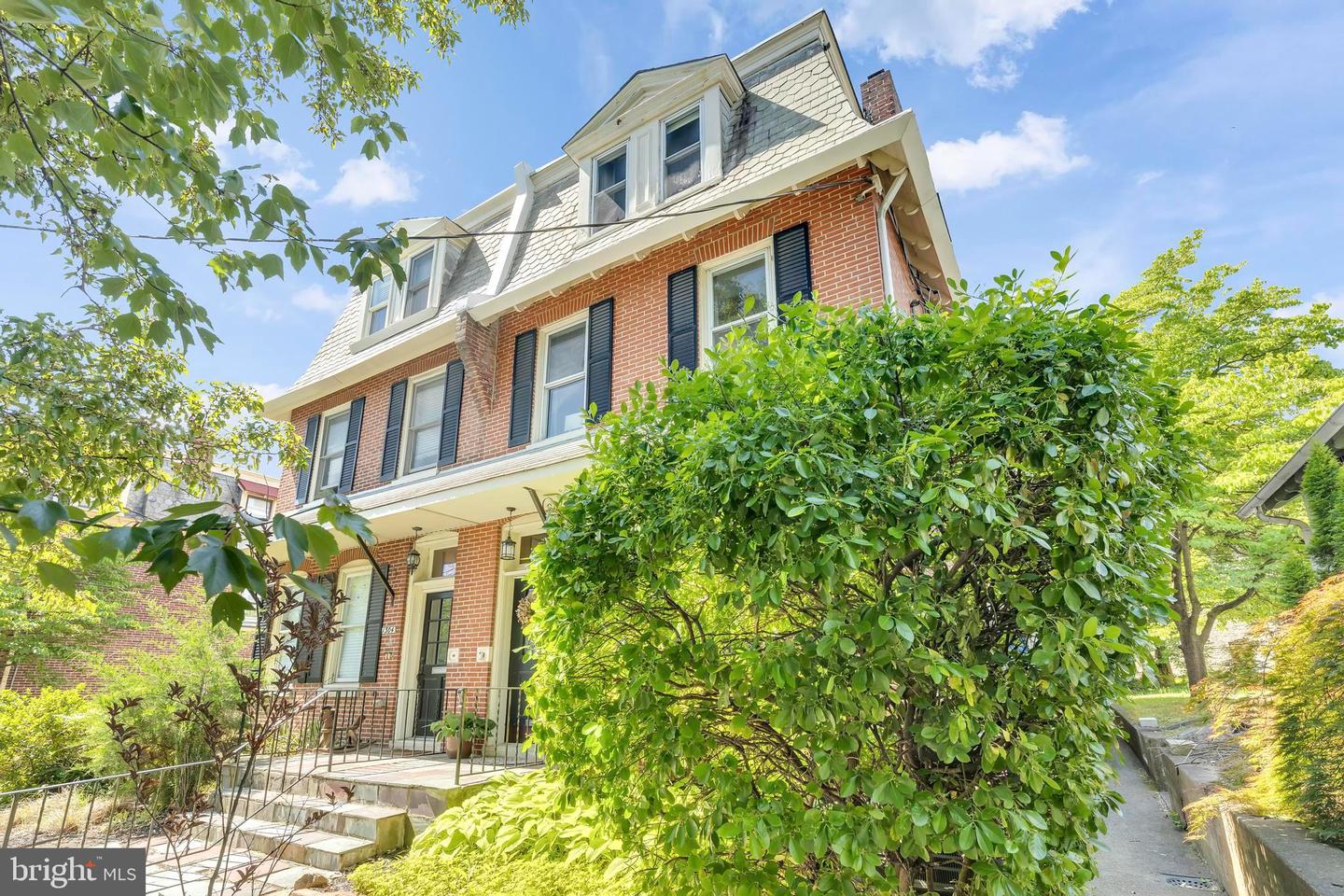 Photo 1 of 25 of 1306 W 9th St multi-family property