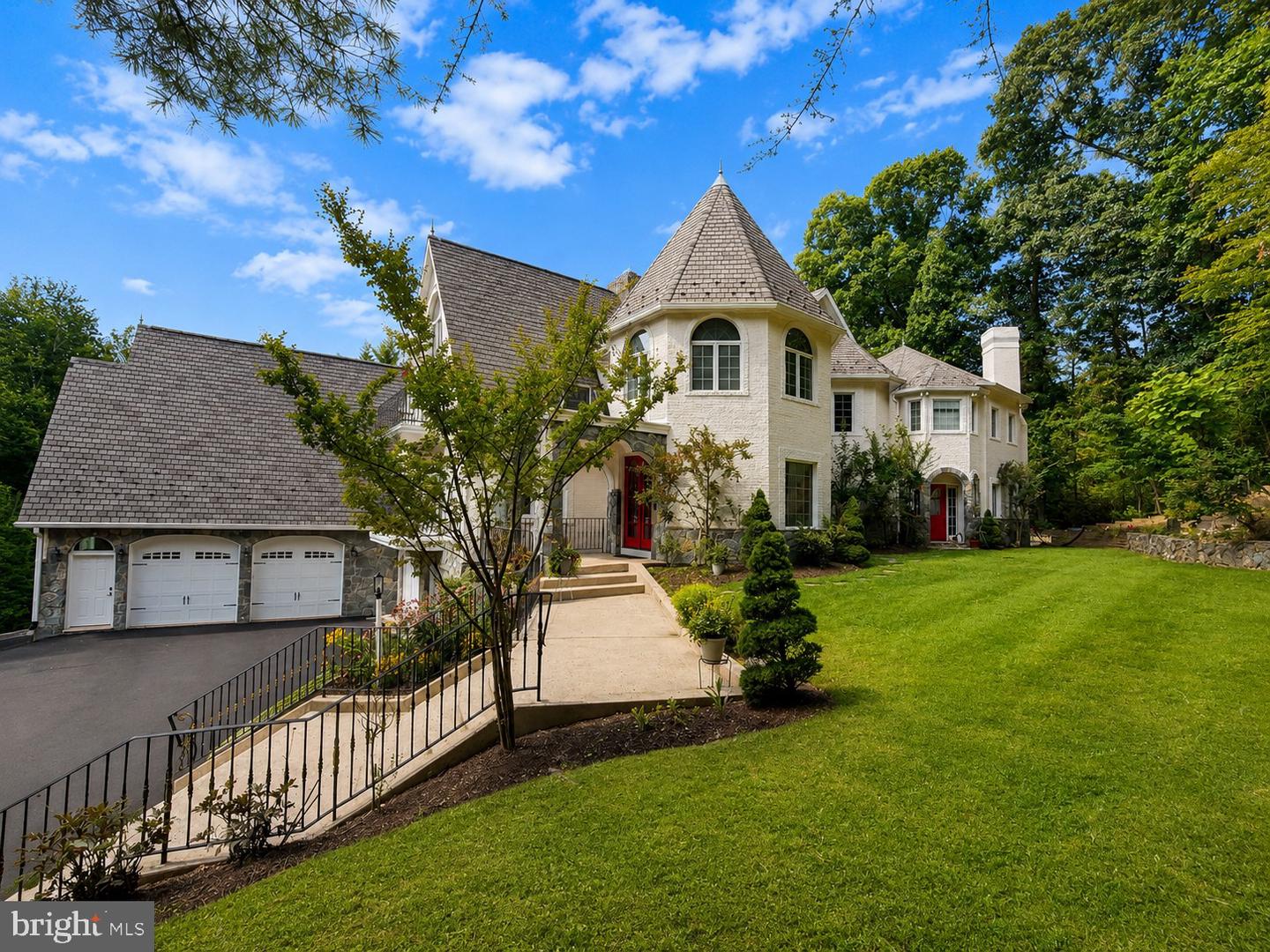 10900 Woodleaf Lane, Great Falls, VA, 22066