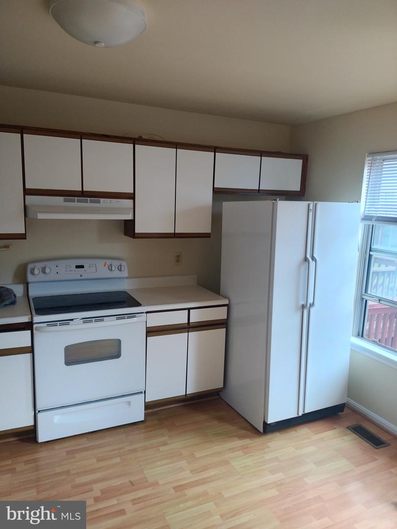 Photo 8 of 11 of 623 Brickston Rd townhome