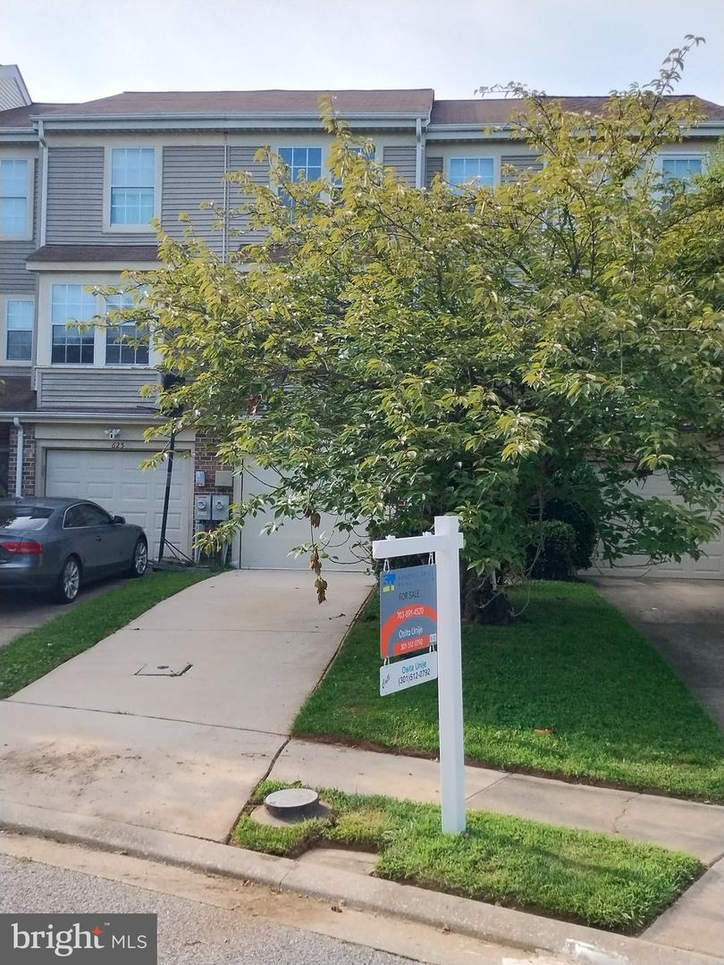 Photo 2 of 11 of 623 Brickston Rd townhome